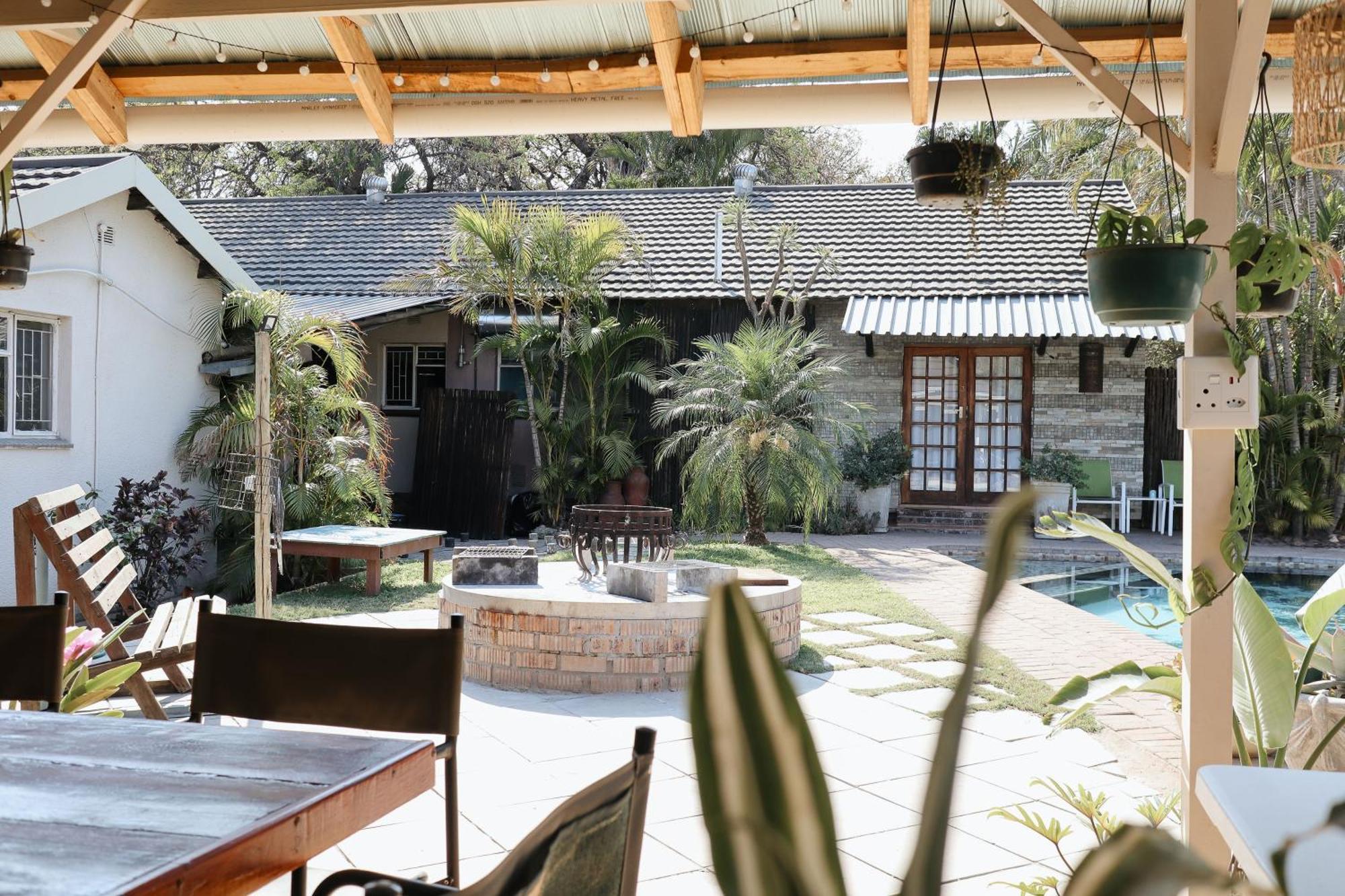 A Traveller'S Palm Hotel พาลาบอร์วา ภายนอก รูปภาพ