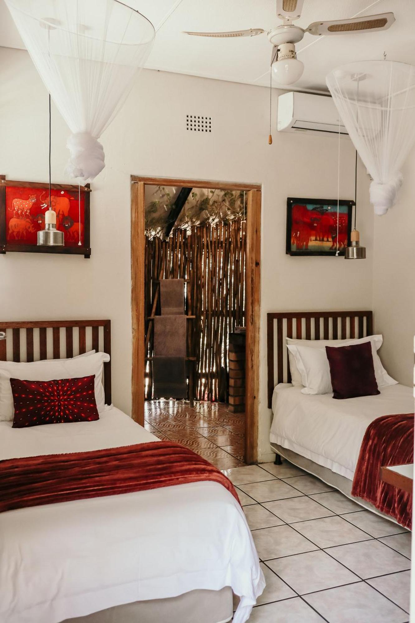 A Traveller'S Palm Hotel พาลาบอร์วา ภายนอก รูปภาพ