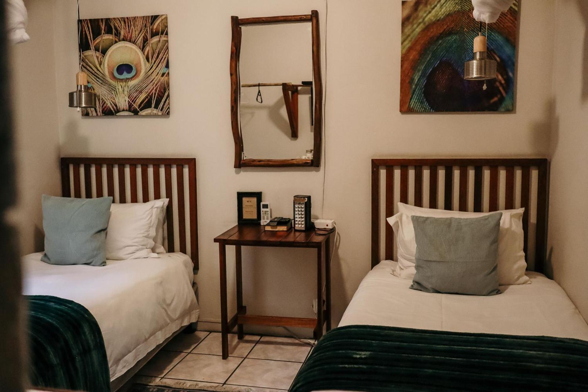 A Traveller'S Palm Hotel พาลาบอร์วา ภายนอก รูปภาพ