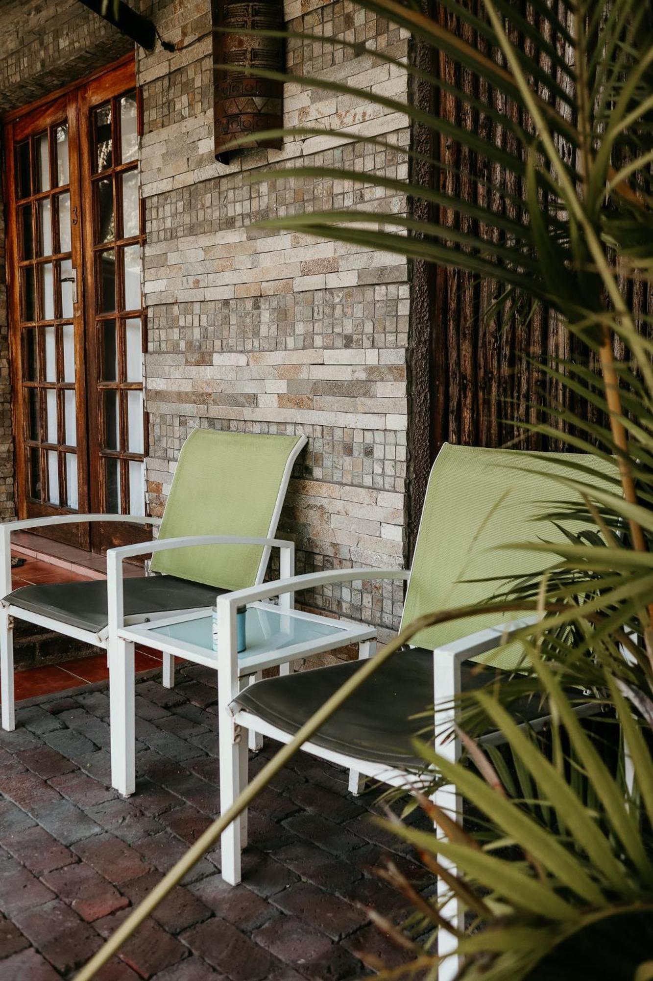 A Traveller'S Palm Hotel พาลาบอร์วา ภายนอก รูปภาพ