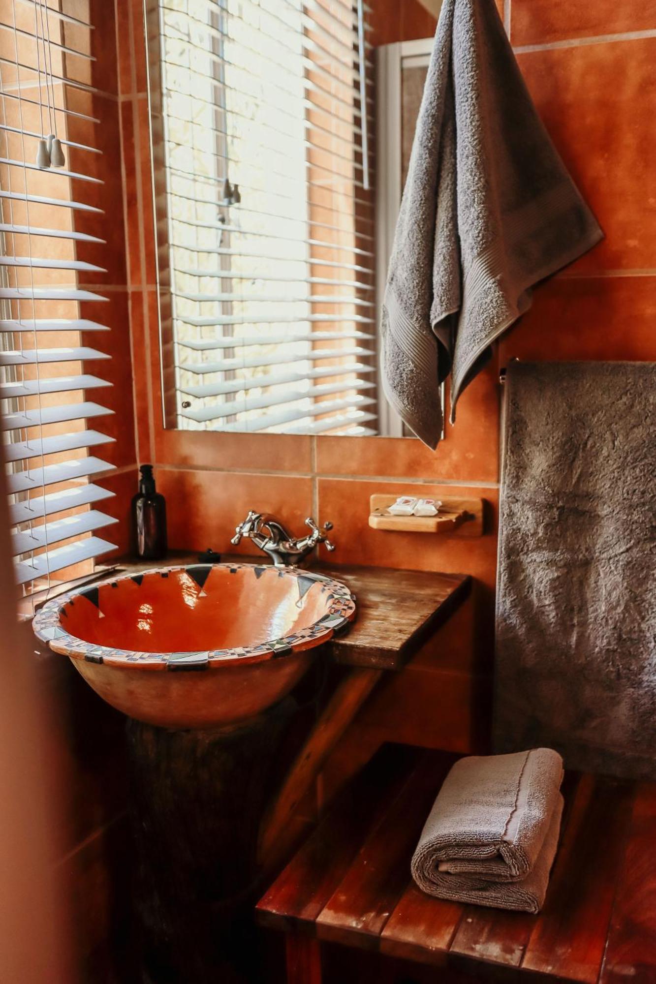 A Traveller'S Palm Hotel พาลาบอร์วา ภายนอก รูปภาพ
